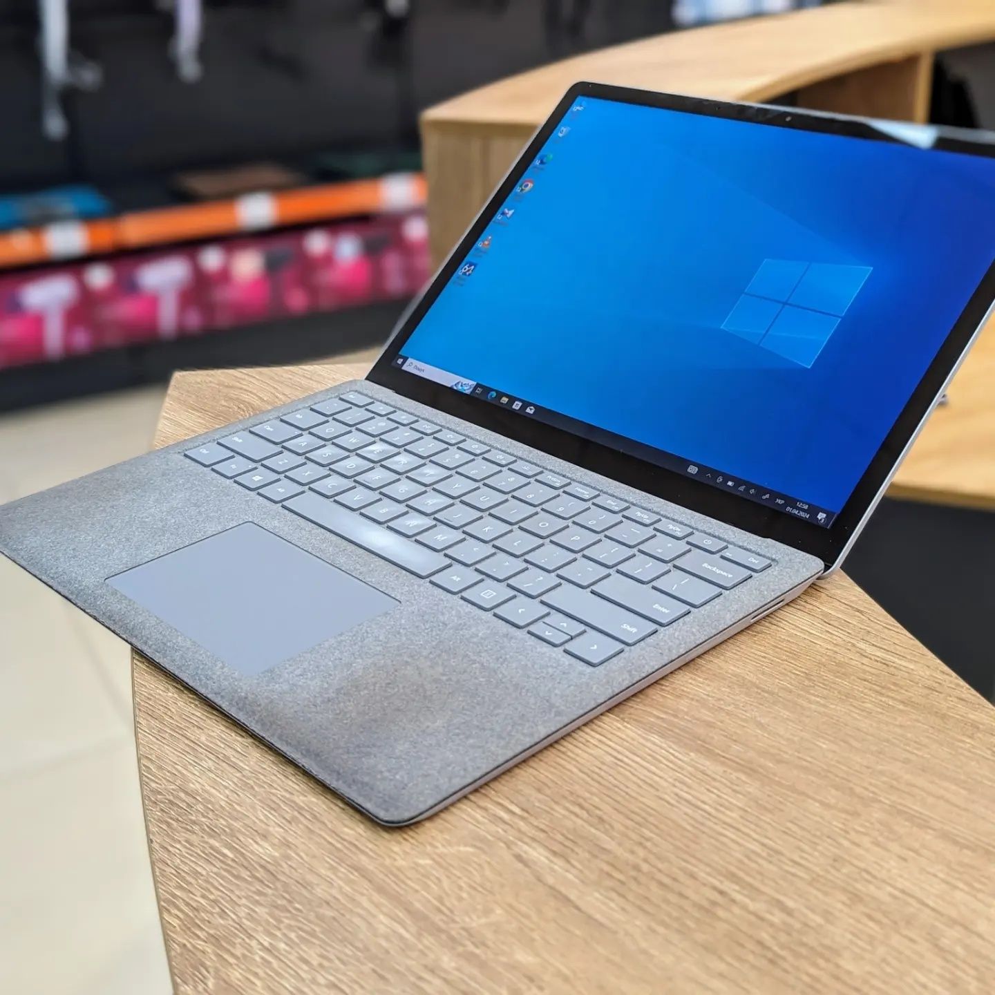 Microsoft surface laptop 13 1769 QHD 2K