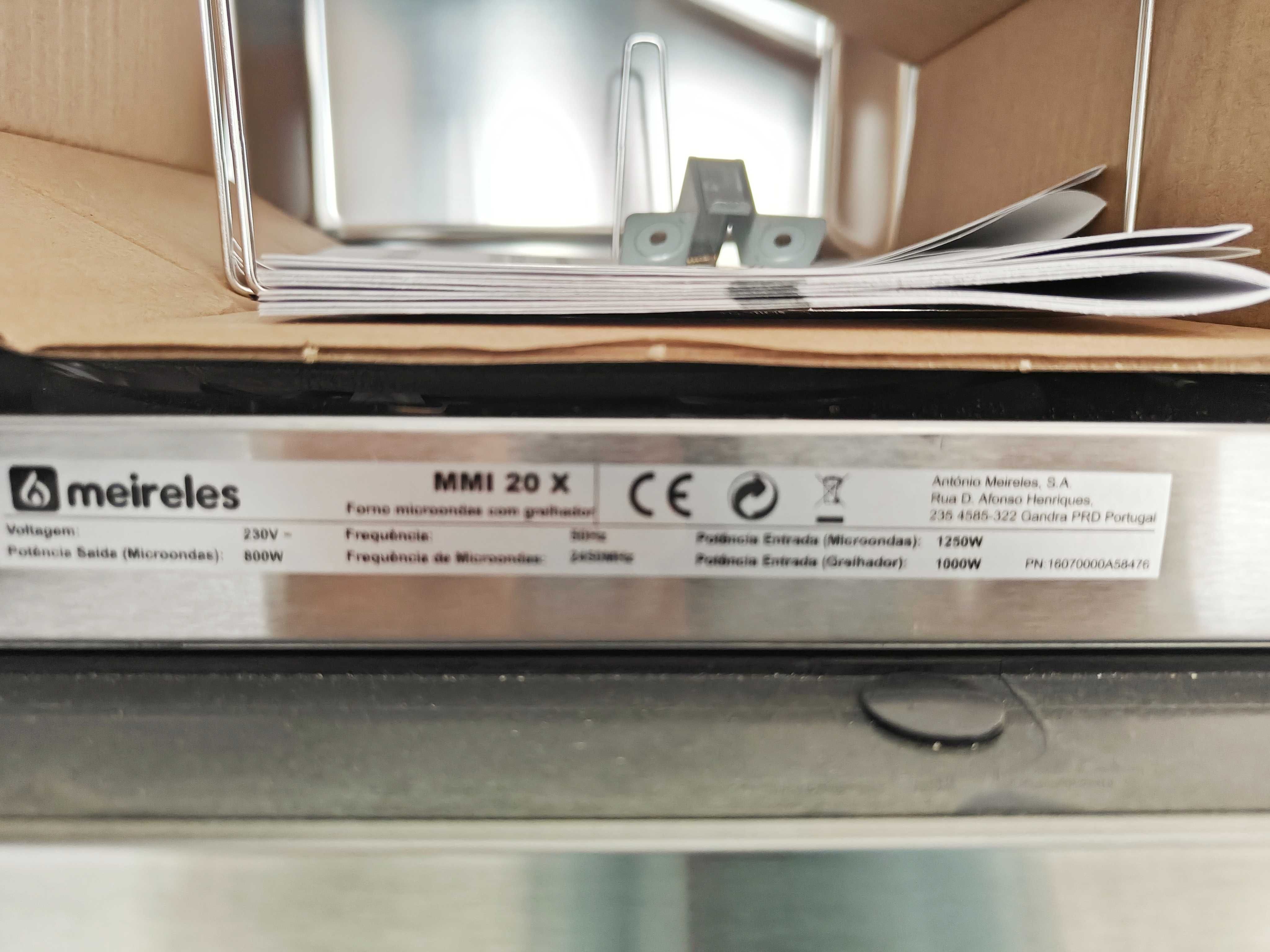 Microondas de Encastre Meireles 20 L - Grill Inox (MMI 20 X) // NOVO