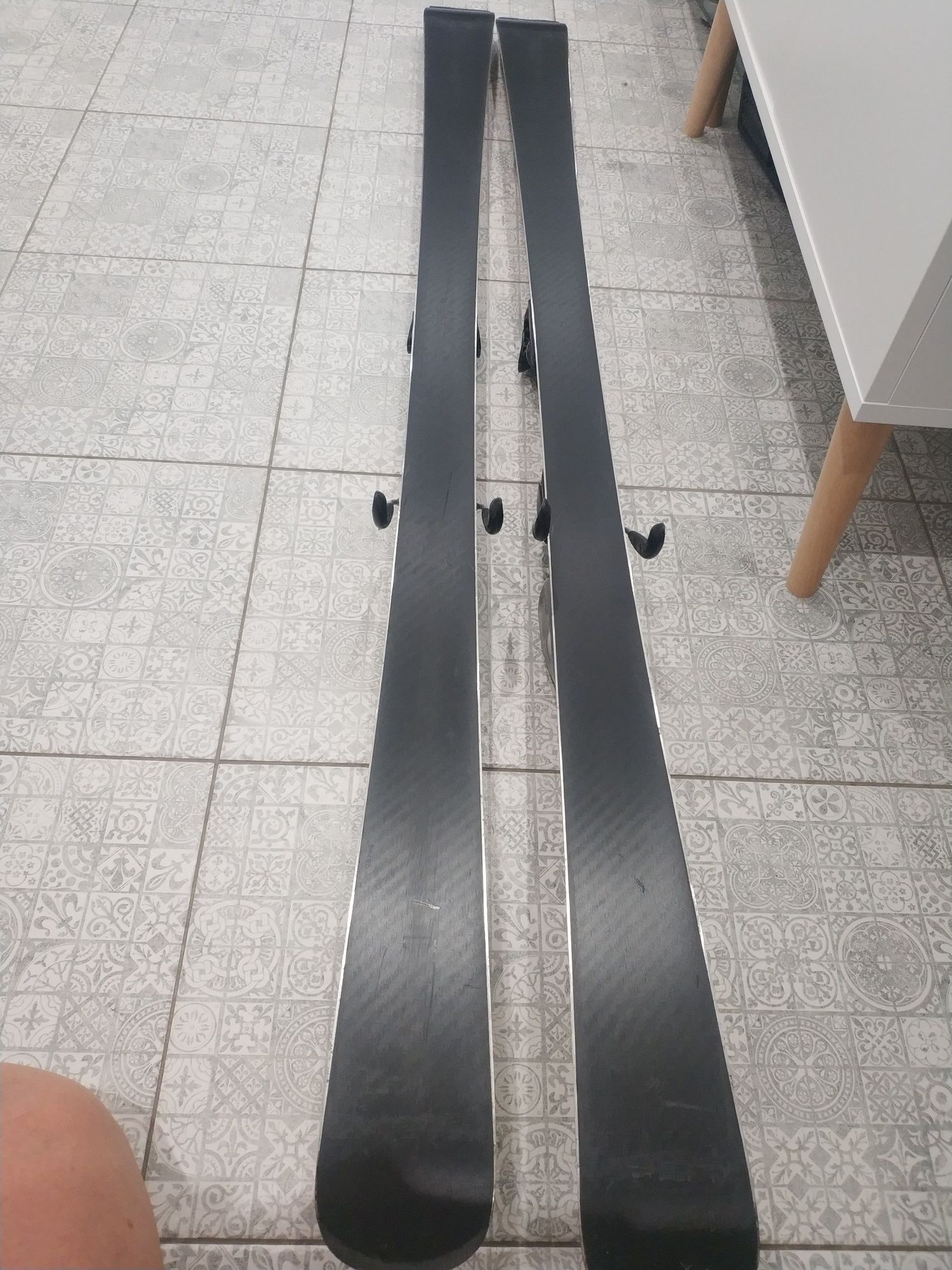Narty Atomic Beta Carv 8.18