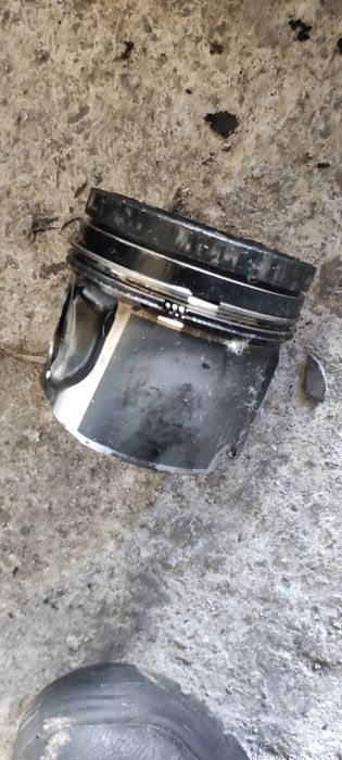 Поршень 82мм  шатун Avensis  2.0td  t25 1999-2003 та інше