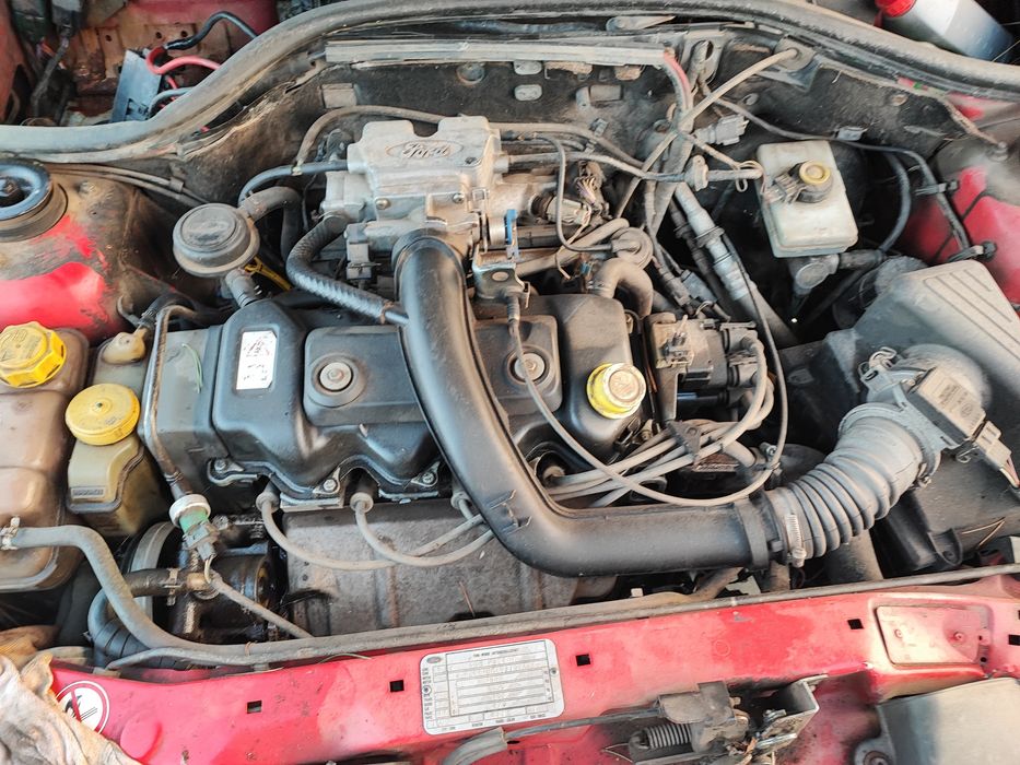 Форд ескорт 1.4бензин після дтп