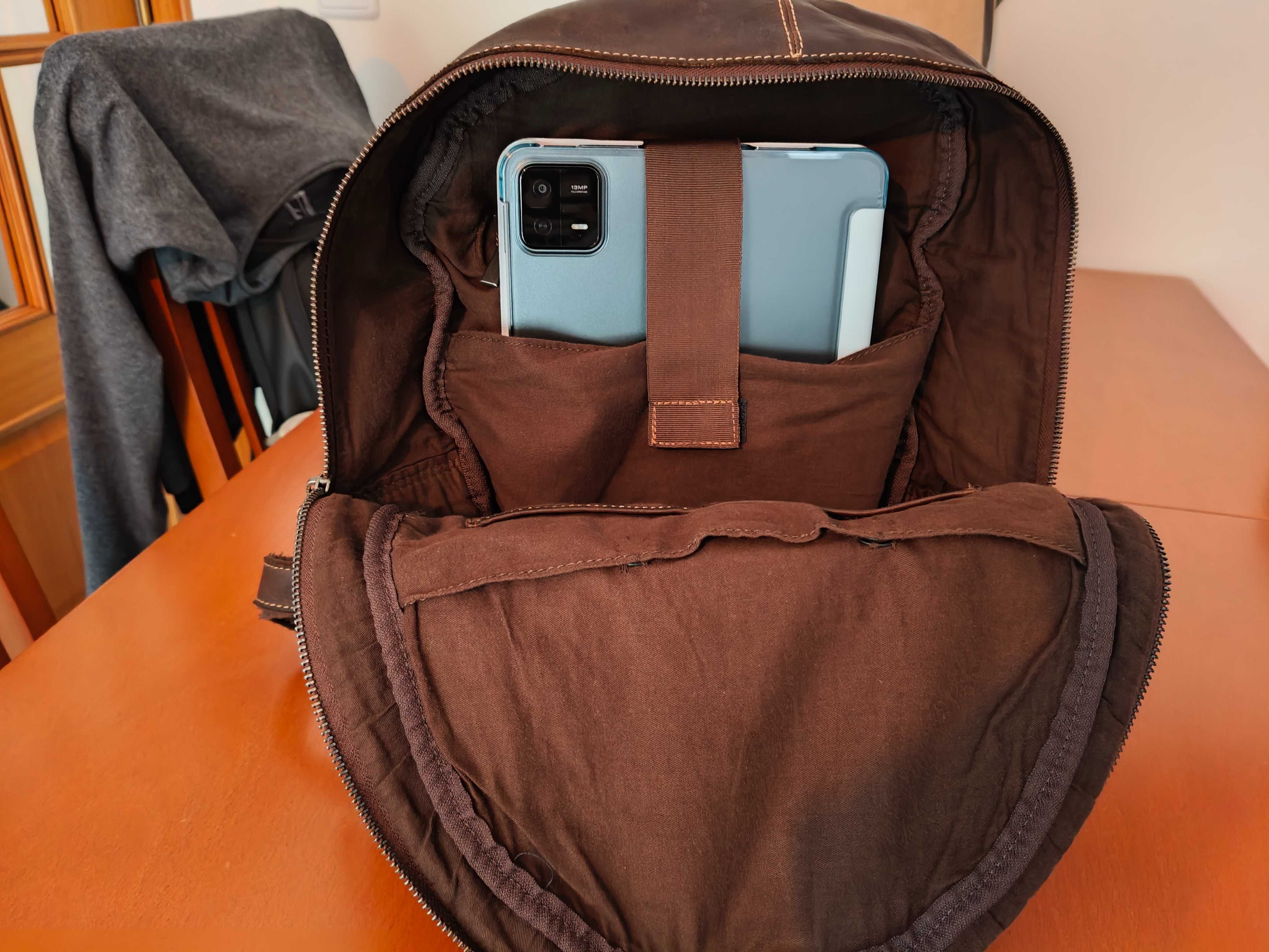 Mochila em pele genuína