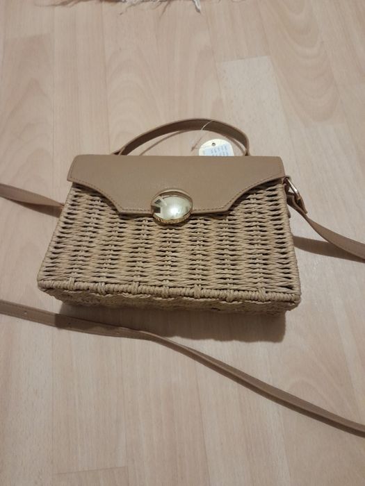 Torebka beżowa, koszyczek.