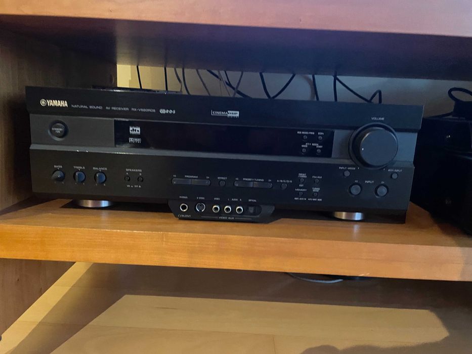 amplificador yamaha av rx-v520rds com 6 colunas JBL e subwoofer