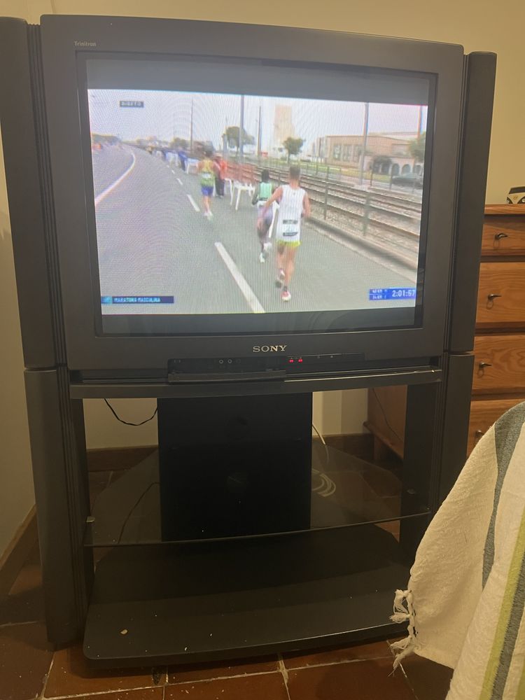 TV Sony Black Trinitron 29” (com sistema de som/ subwoofer)