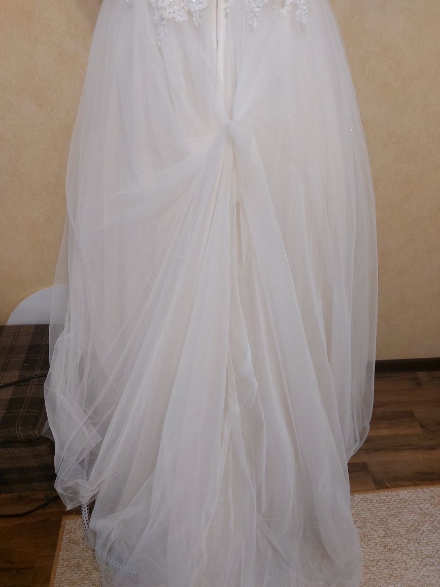 весільна сукня зі шлейфом персиковий відлив м