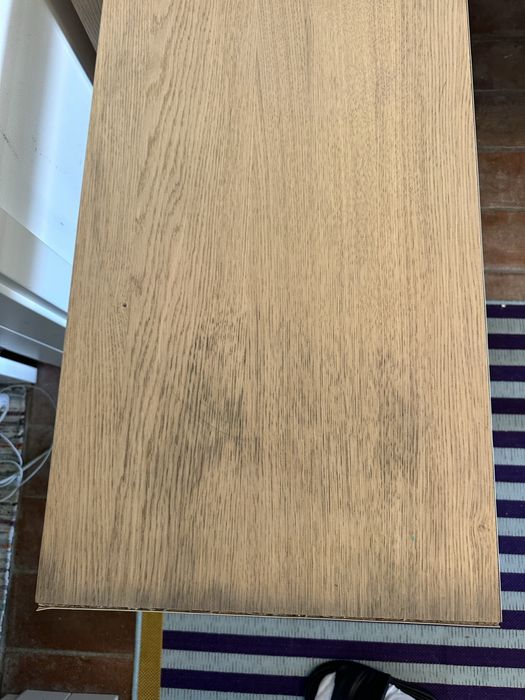Mesa com armário deslizante