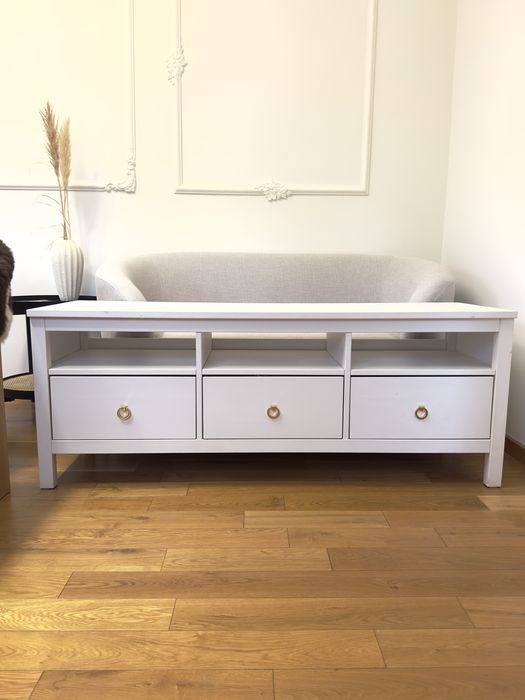 Drewniana szafka rtv Ikea Hemnes biała