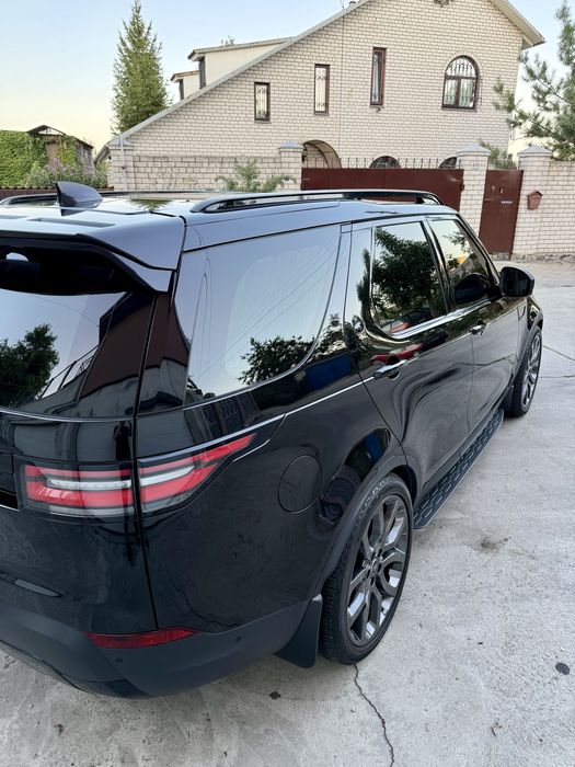 Land rover discovery 5