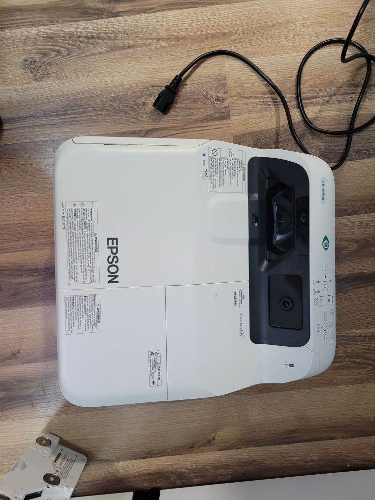 Epson eb-695wi projektor krótkoogniskowy