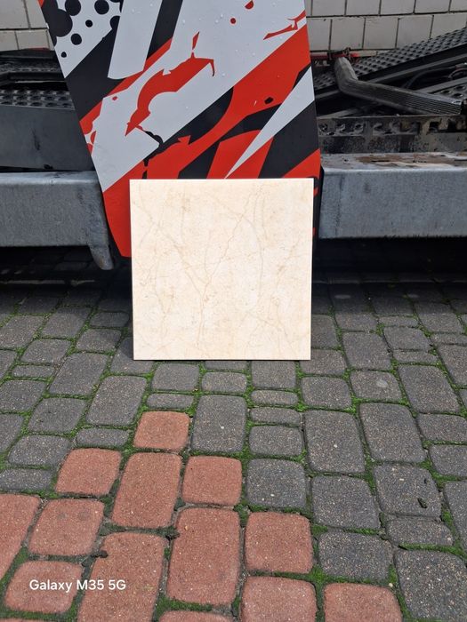 Płytki 450×450 ×7.2 mm 40 zł m2