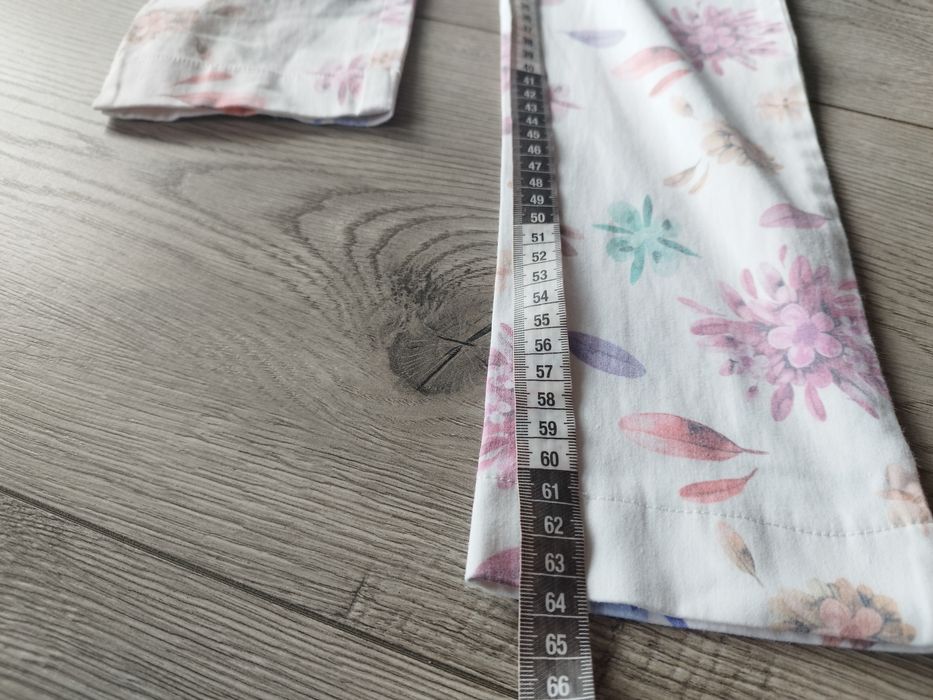 R.S Freesia białe spodnie w kolorowe kwiaty chinosy cygaretki