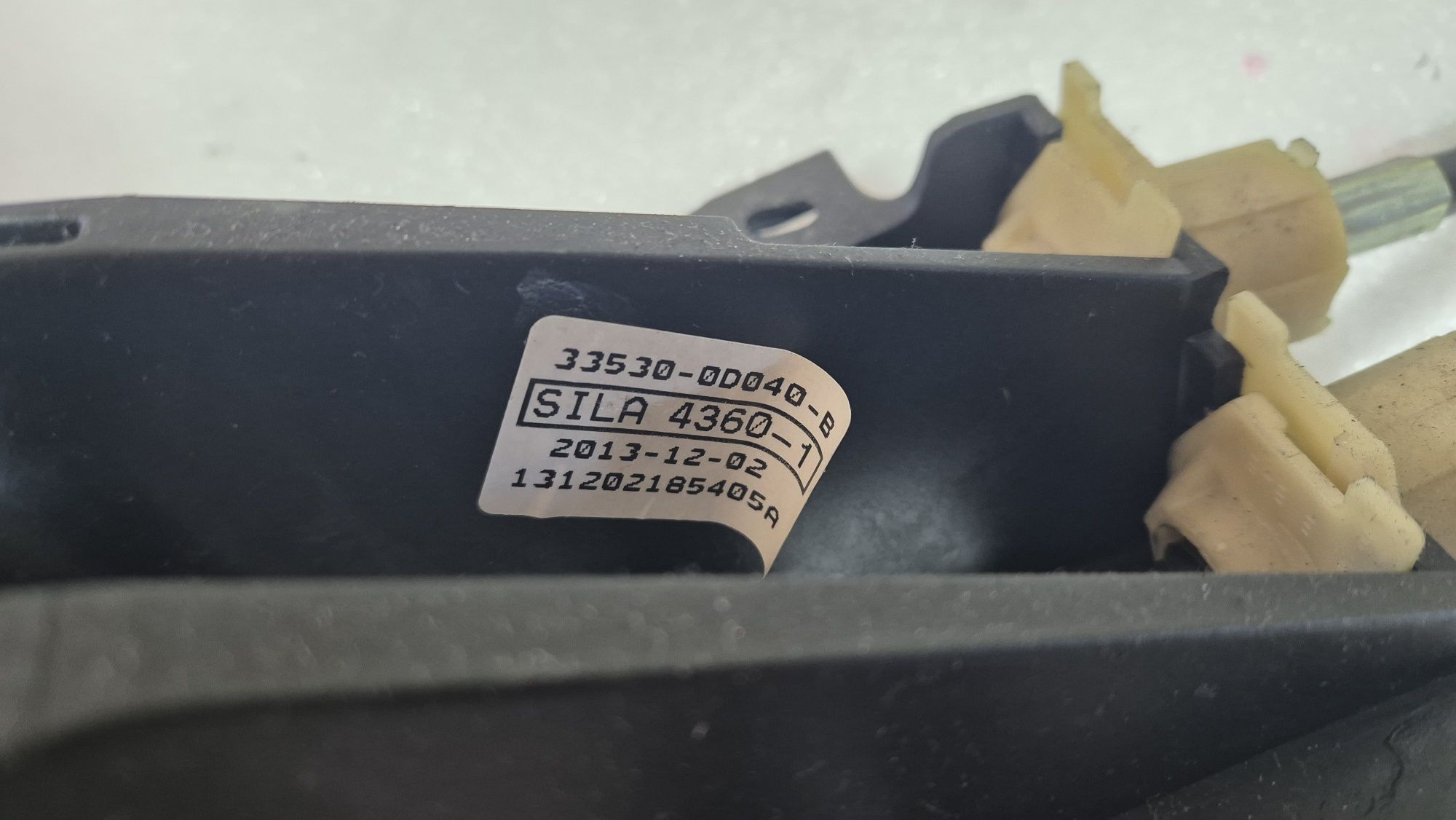 Linki linka lewarek zmiany biegów toyota Yaris 3 III Europa bdb stan