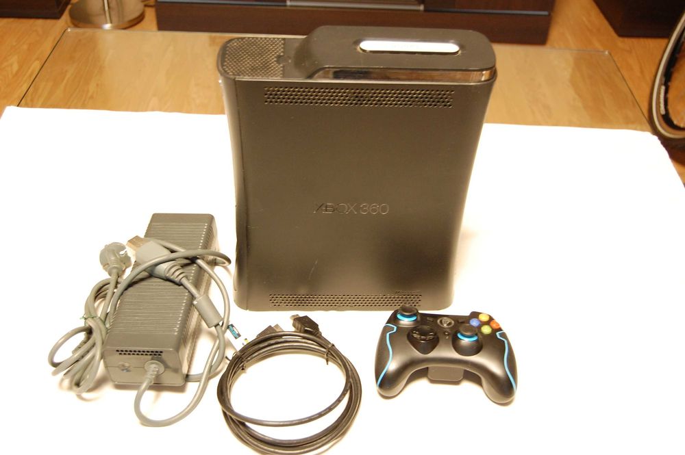 Konsola Xbox 360, 120GB, pad bezprz., kabel HDMI, zasilacz, gra