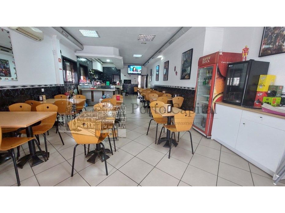 Cafe snack para trespasse em Fanzeres em funcionamento