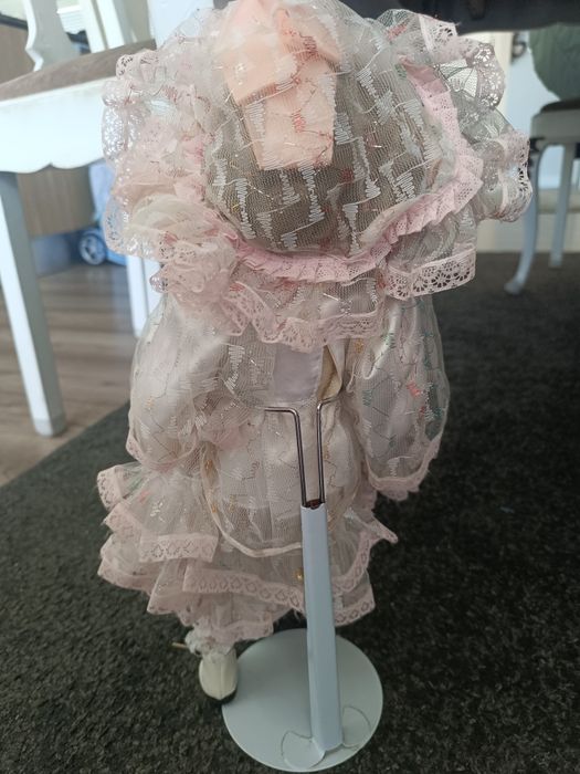 Boneca de porcelana antiga