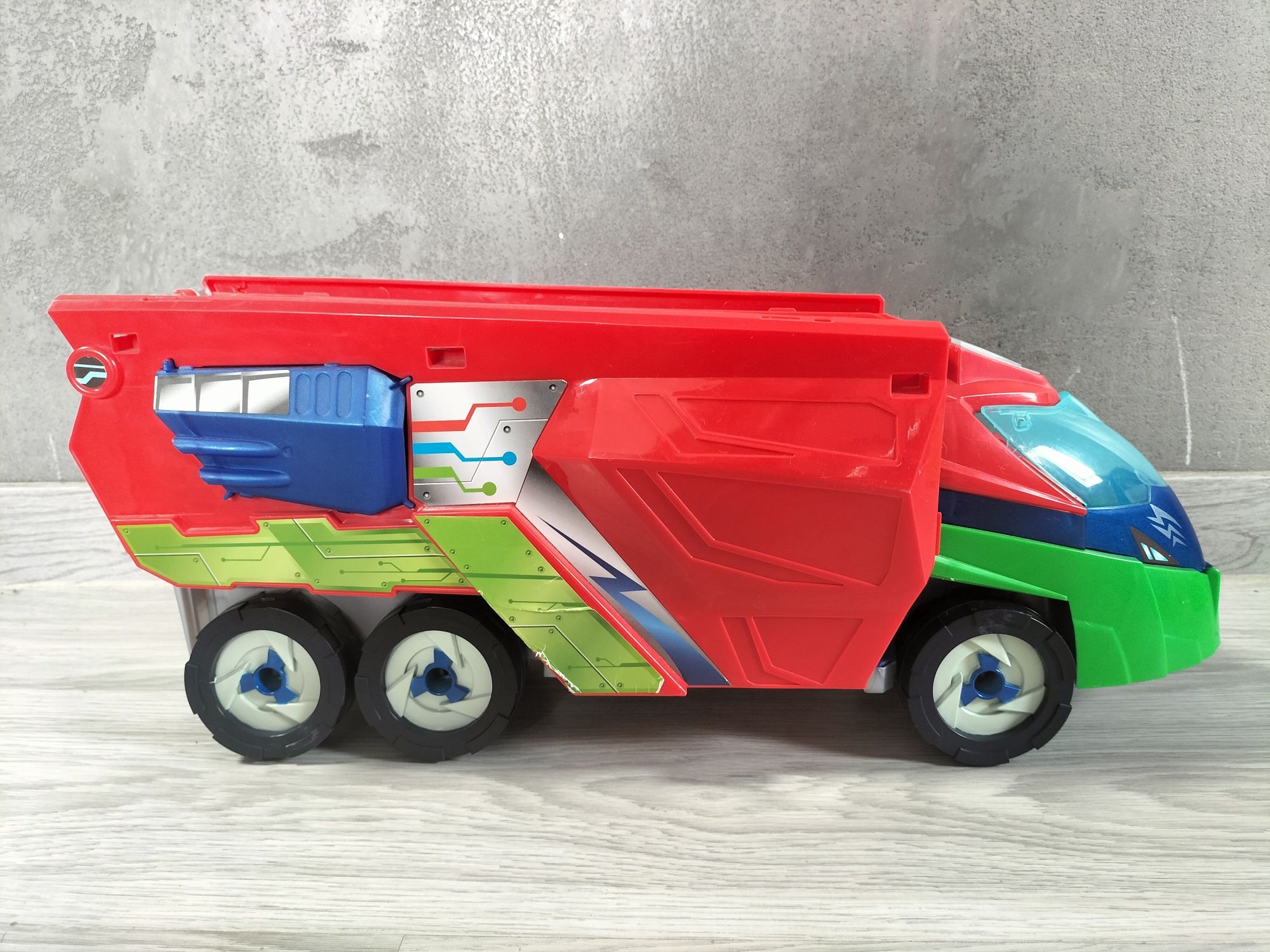 Duży pojazd transporter Pidżamersi Hasbro Pojazd transformujący PJ Mas