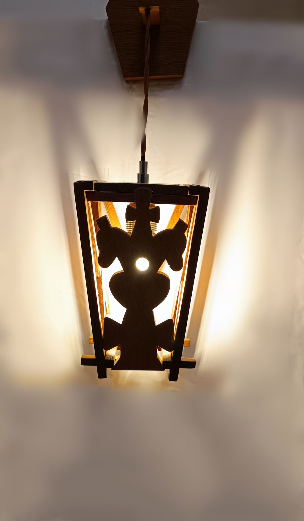 Lampa ścienna wisząca dębowa  restauracja pub retro