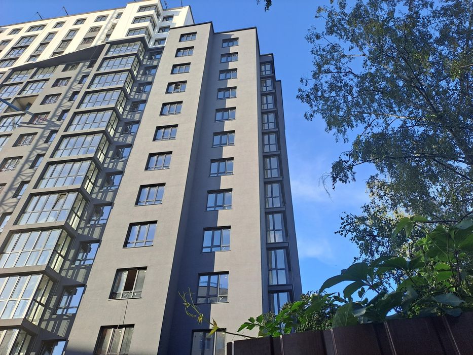 Продаж 2к квартири 61 кв. м на вул. Полковника Данила Нечая
