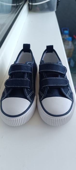 Нові кеди Primark.