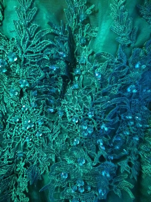 Продам платье вечернее со шлейфом