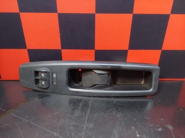 Puxador Porta Frente Esquerdo Fiat Doblo Caixa/Combi (263_)