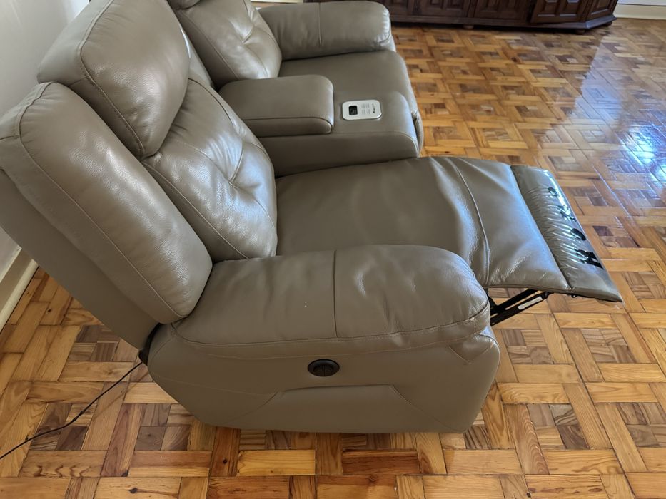 Sofa novo em pele e eletrico