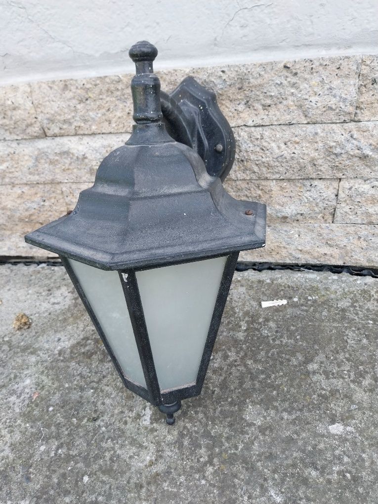Lampa zewnętrzna