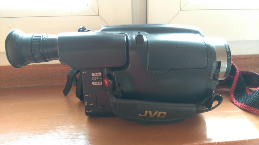 Kamera JVC GR-AX210 VHS C