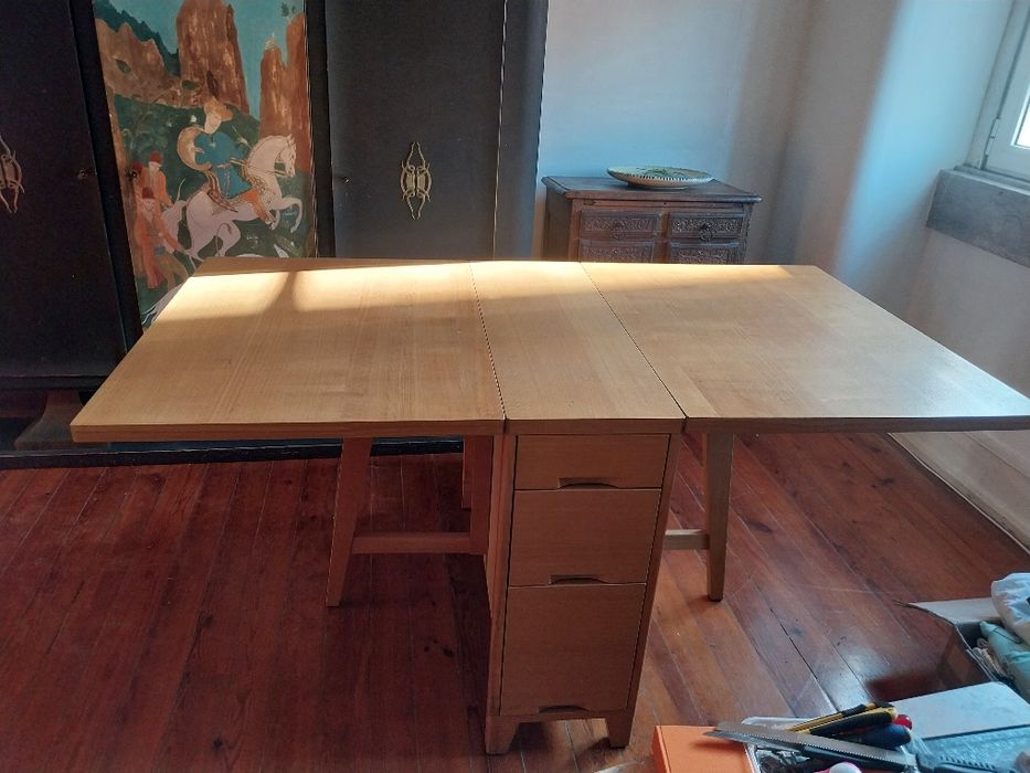 Mesa com 2 abas muito bom estado