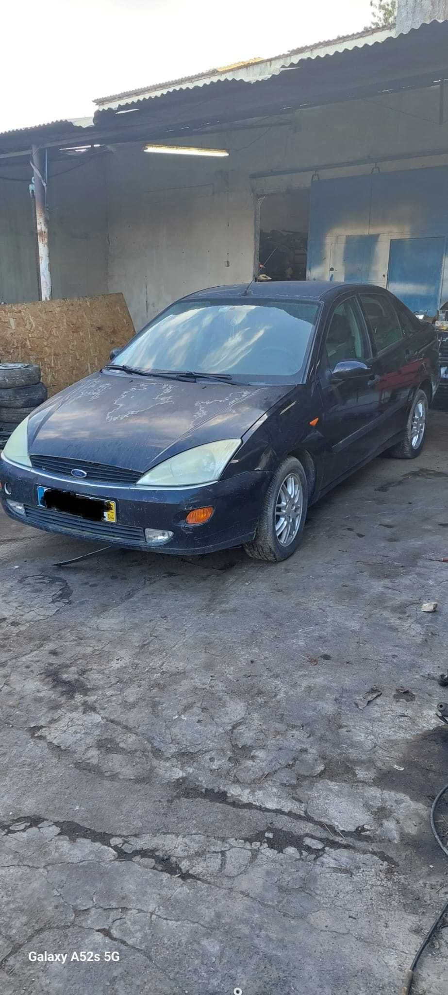 Para Peças Ford Focus 1.8 TDDI de 2000 com boa mecânica