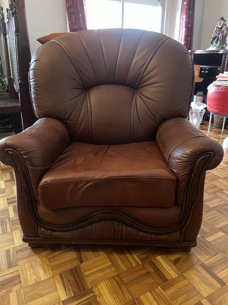 Sofa poltrona de pele castanho