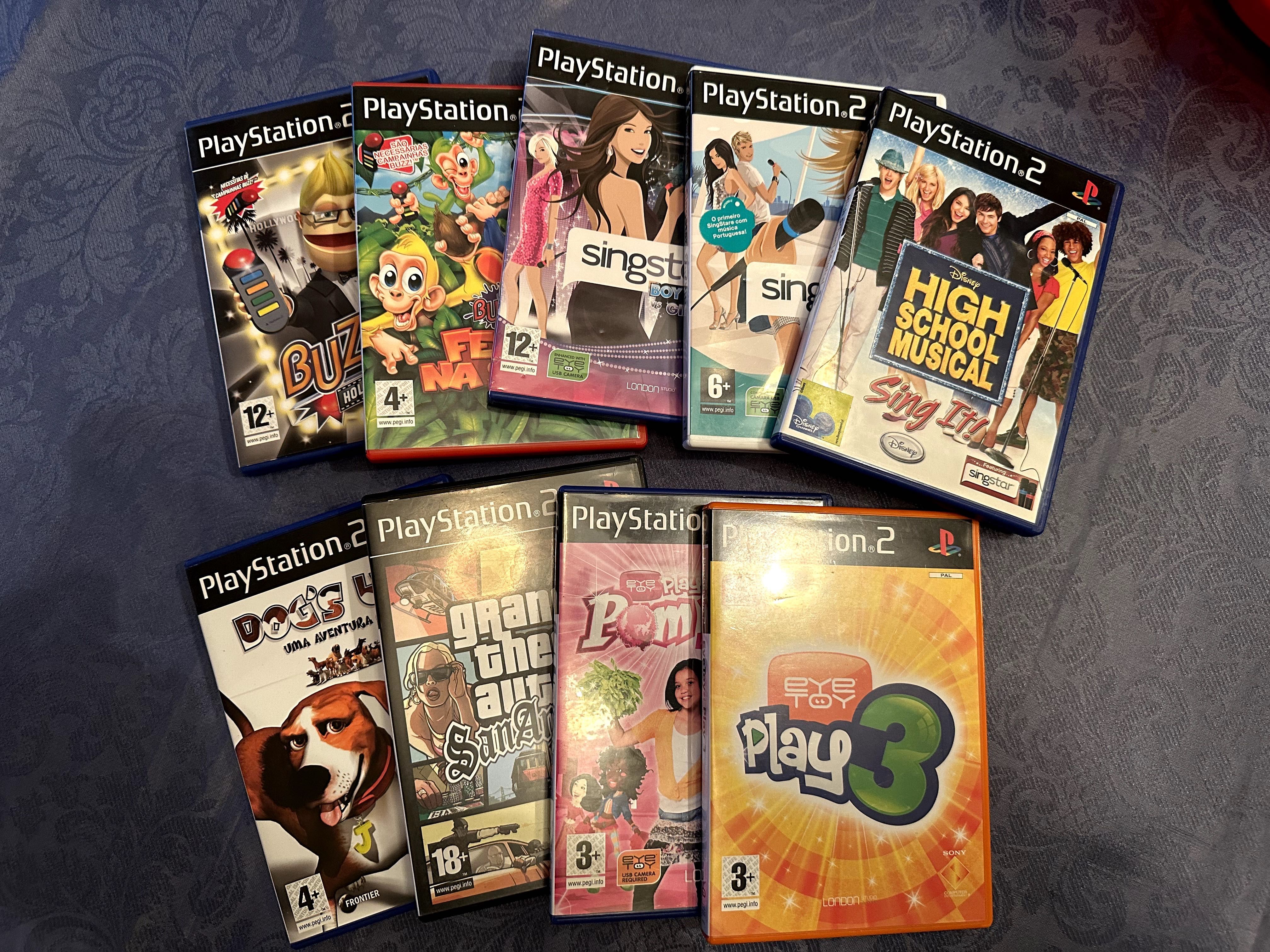 Jogos PlayStation 2 - Singstar+Buzz+Eye+GTA, c/ acessórios, barato!!