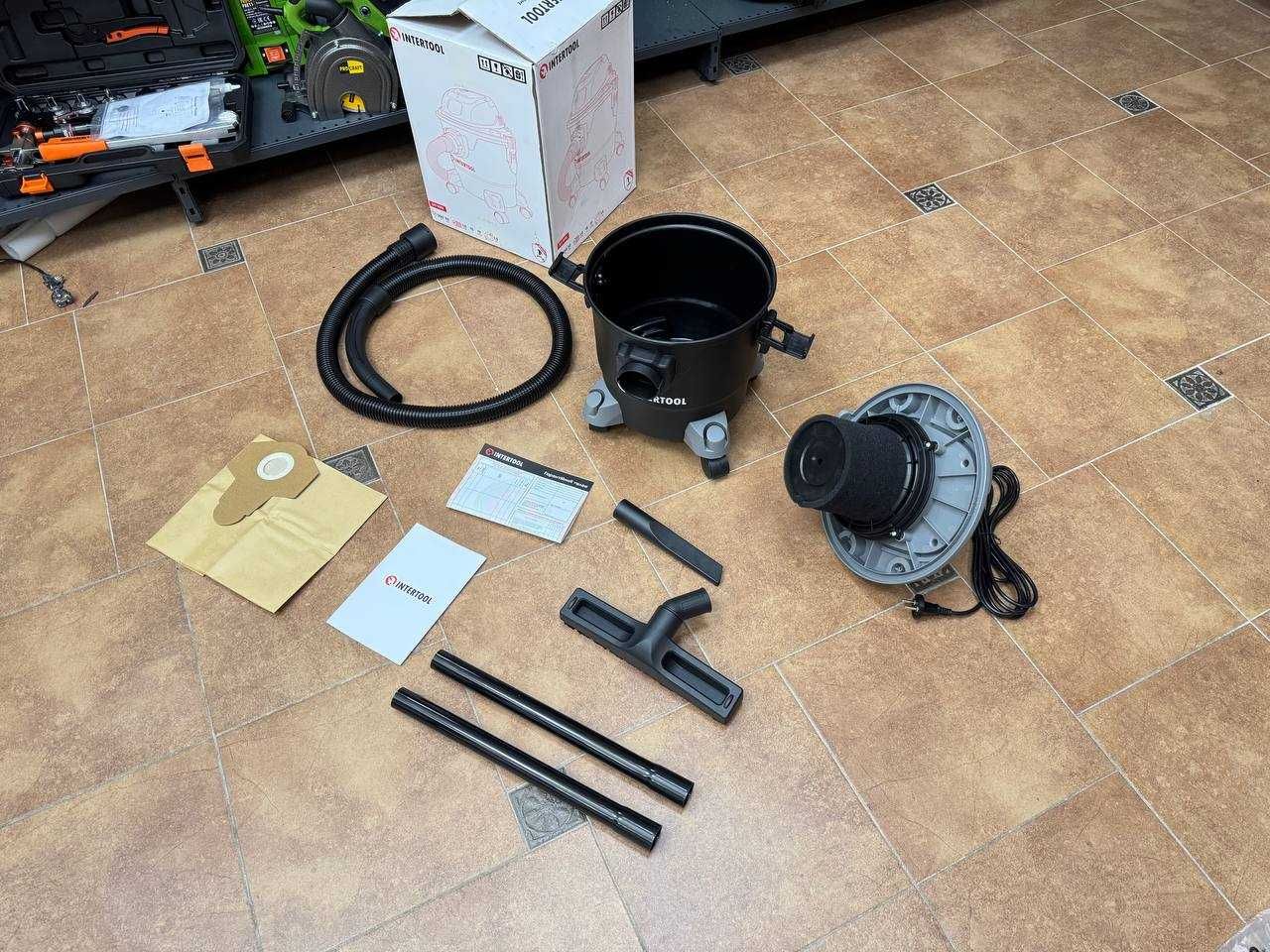 Будівельний Пилосос INTERTOOL  1.0 кВт, бак 15 л. Довгий шнур та шланг