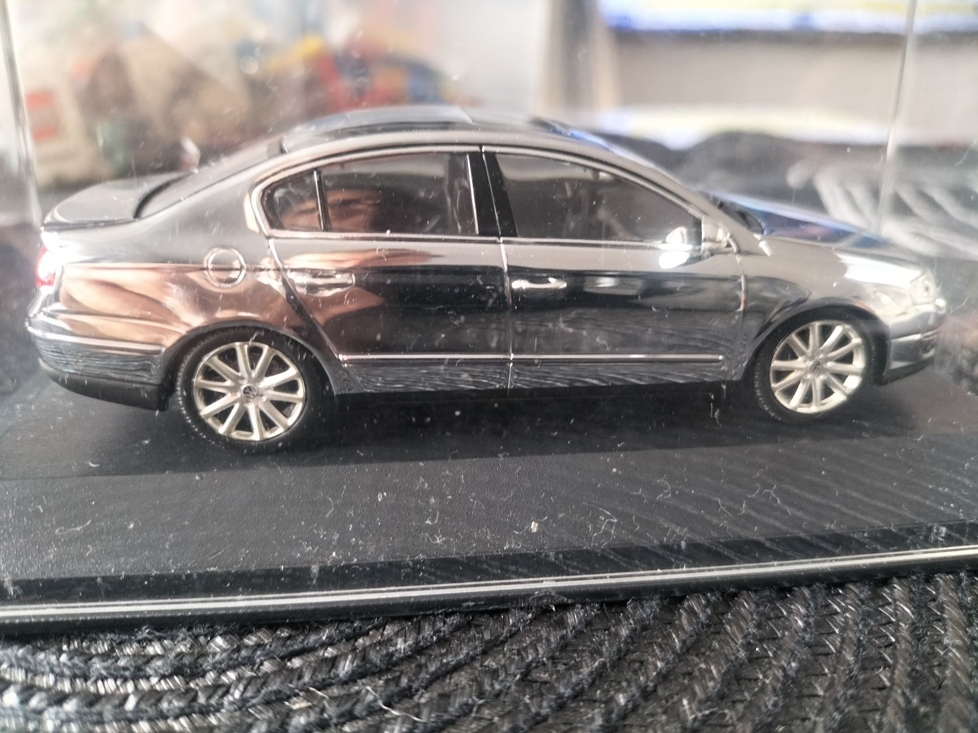 Minichamps volkswagen passat 1:43 chrom.