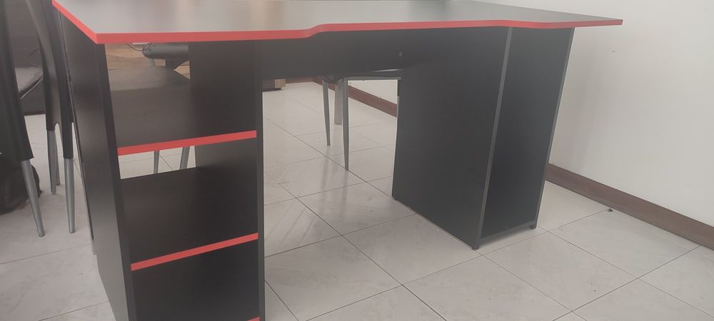 Secretária em ótimo estado