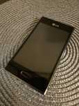 Telefon LG E-610 czarny