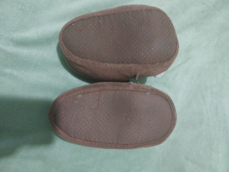 Кімнатні тапочки, капці тапулі