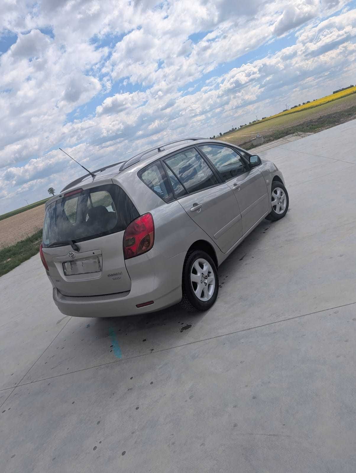Toyota corolla verso 2,0 zadbana