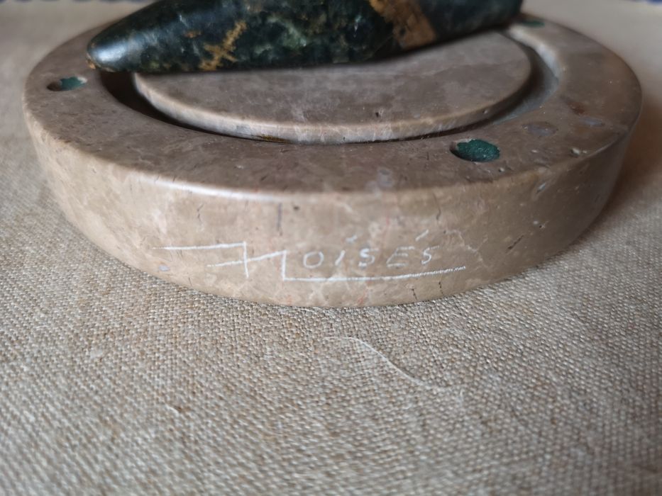 Escultura "bússola" do artista Moisés