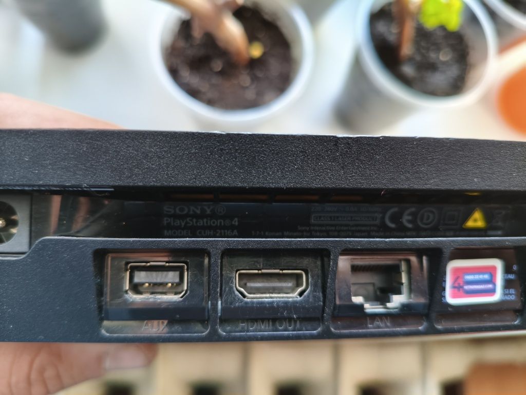 Продам PS4 500G повністю робоча без нюансів