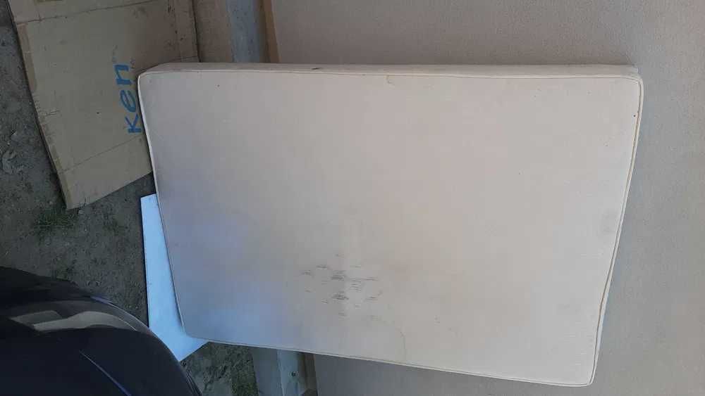 Materac łózko do spania na sztywnym stelażu  200x140