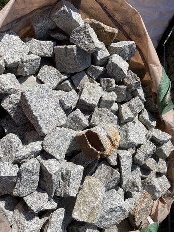 Kamień granit łupany szary z brązem 2 tony