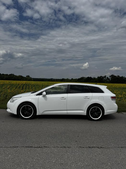 Продам TOYOTA AVENSIS 2011р.D4 d