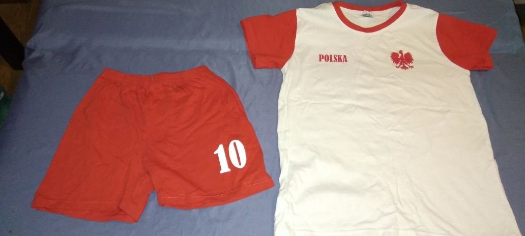 Stroj pilkarski Reprezentacji Polski z imieniem Tomek .