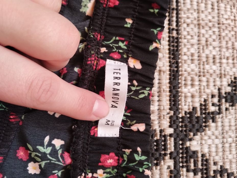 Spódniczka damska w kwiatki damska M 38 terranova czarna