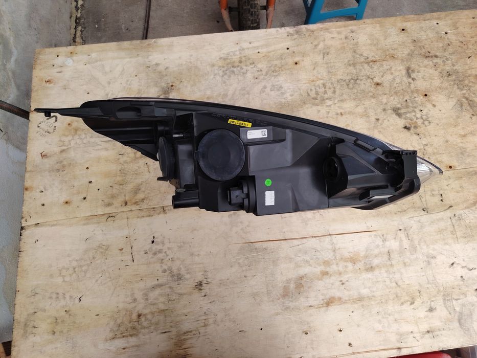 Farol esquerdo H1BB-13W030-AE