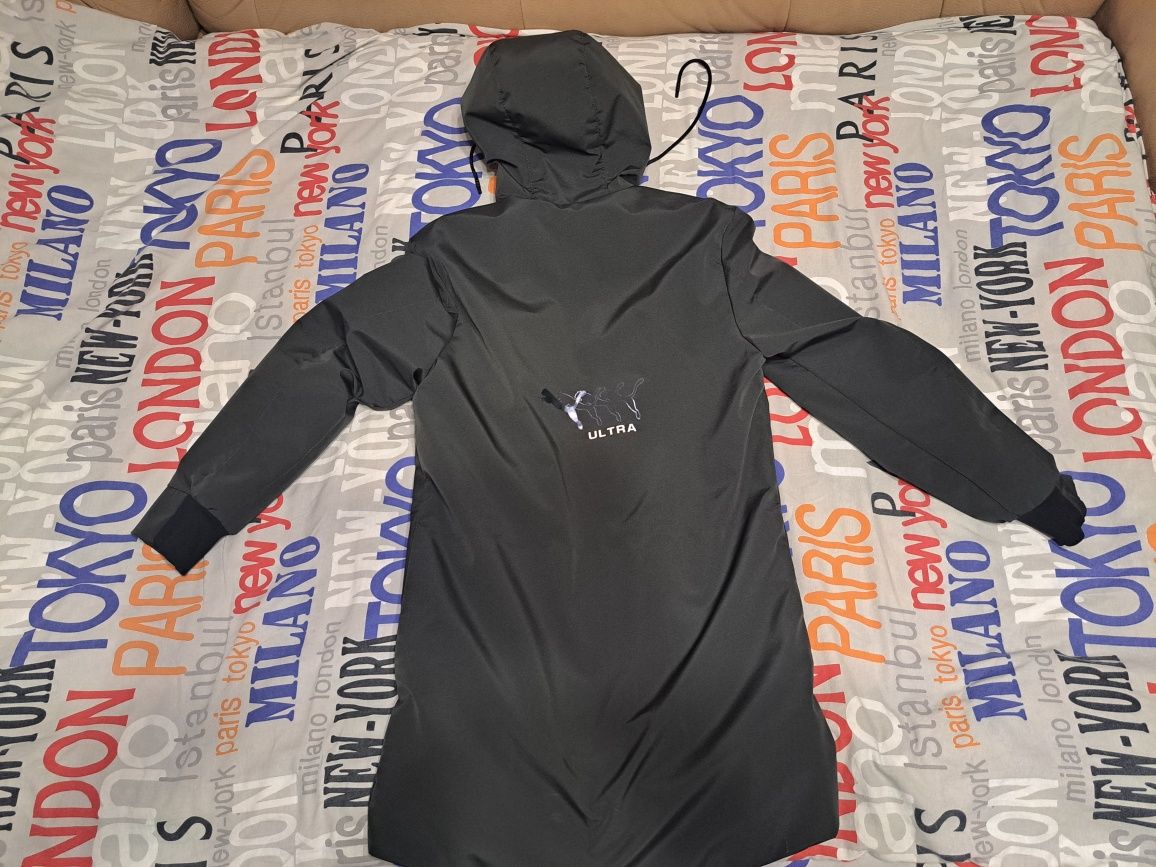 Тонкая куртка от Puma