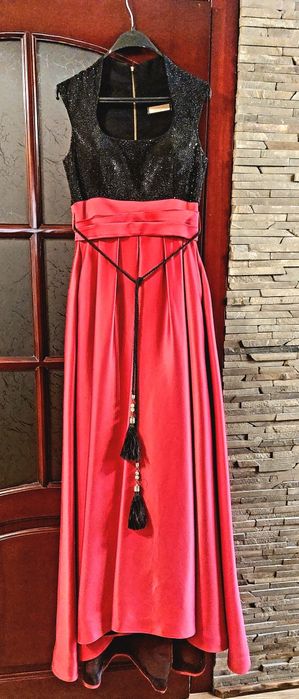 Вечірня атласна сукня зі стразами