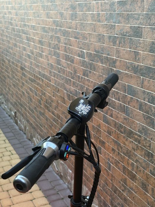 Електросамокат Giant Outlander m11 pro